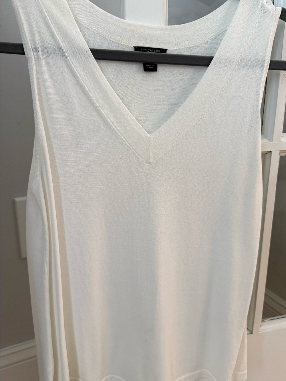 Ann Taylor Petite V‑Neck Knit Top in Ivory